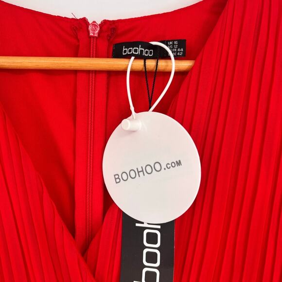 Boohoo NWT Red Pleated V-Neck Cocktail Dress Size 12 - Picture 8 of 9